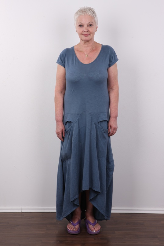 2. Download full pics of Anna (61) from czechcasting.com