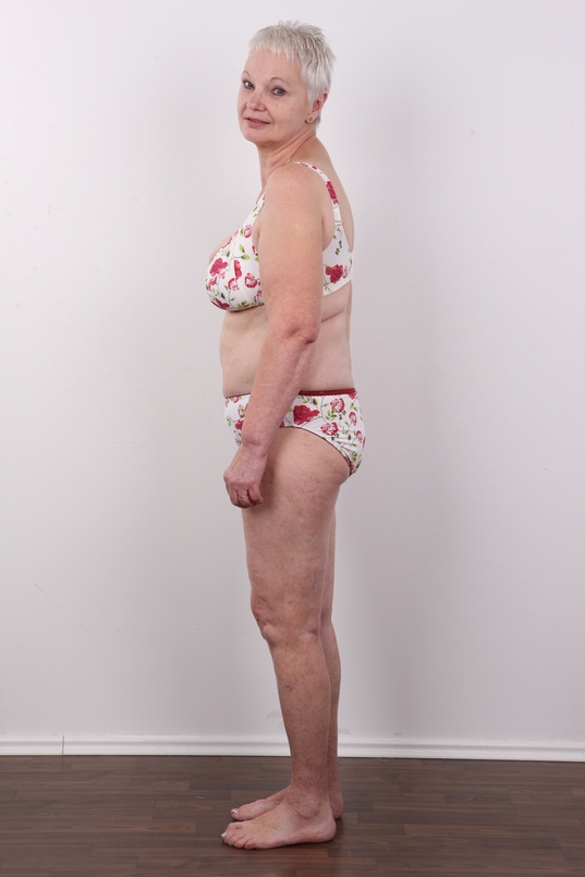 7. Download full pics of Anna (61) from czechcasting.com