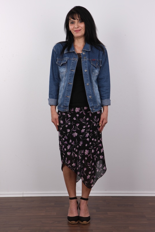 2. Download full pics of Monika (42) from czechcasting.com