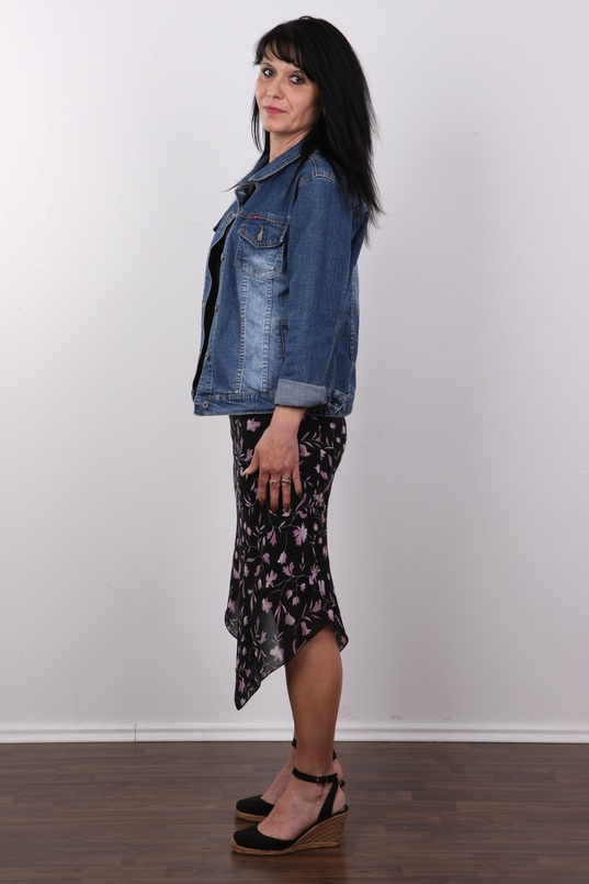 3. Download full pics of Monika (42) from czechcasting.com