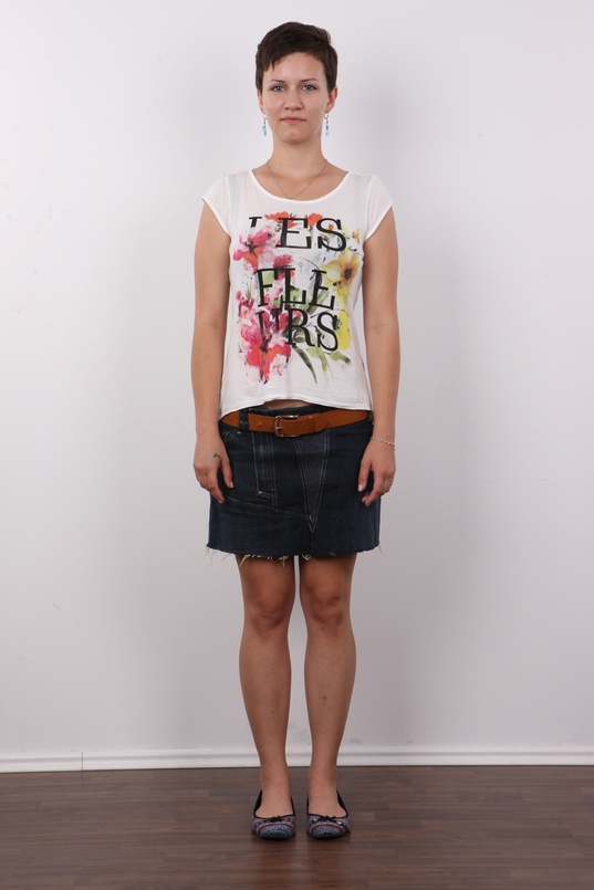 2. Download full pics of Sarka (18) from czechcasting.com