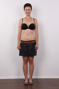 3. Download full pics of Sarka (18) from czechcasting.com