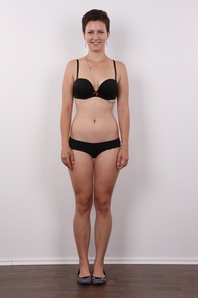 5. Download full pics of Sarka (18) from czechcasting.com