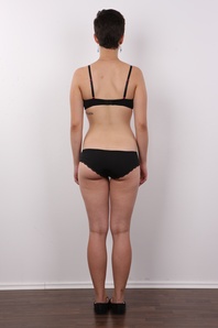 7. Download full pics of Sarka (18) from czechcasting.com