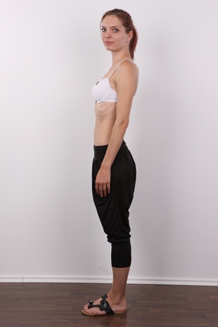 5. Download full pics of model Romana (29) from czechcasting.com