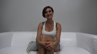 1. Download full pics of Zuzana (29) from czechcasting.com