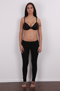 4. Download full pics of Tereza (19) from czechcasting.com