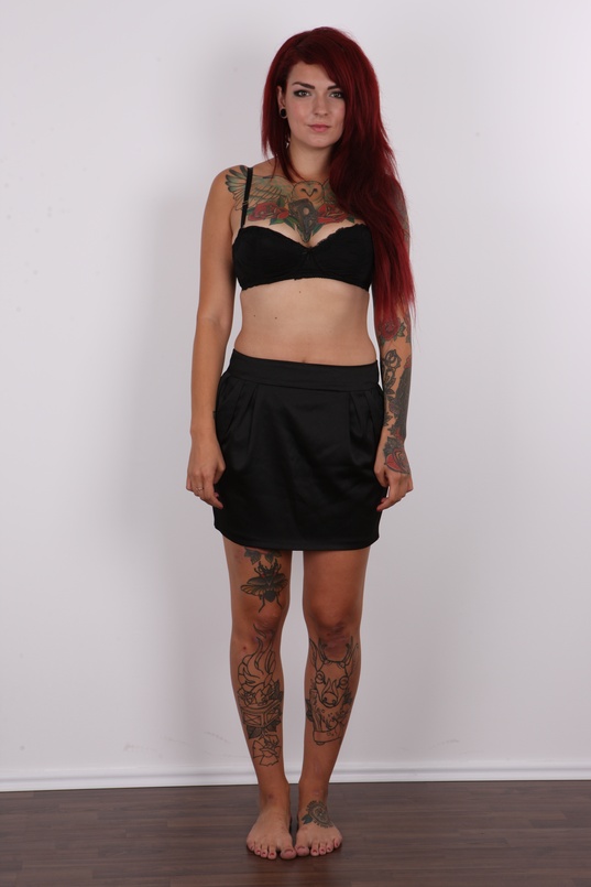 1. Download full pics of Jana (24) from czechcasting.com