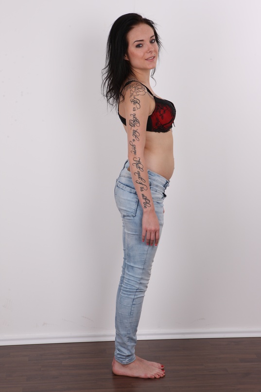 4. Download full pics of Miroslava (18) from czechcasting.com