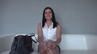 1. Download full pics of Jana (28) from czechcasting.com