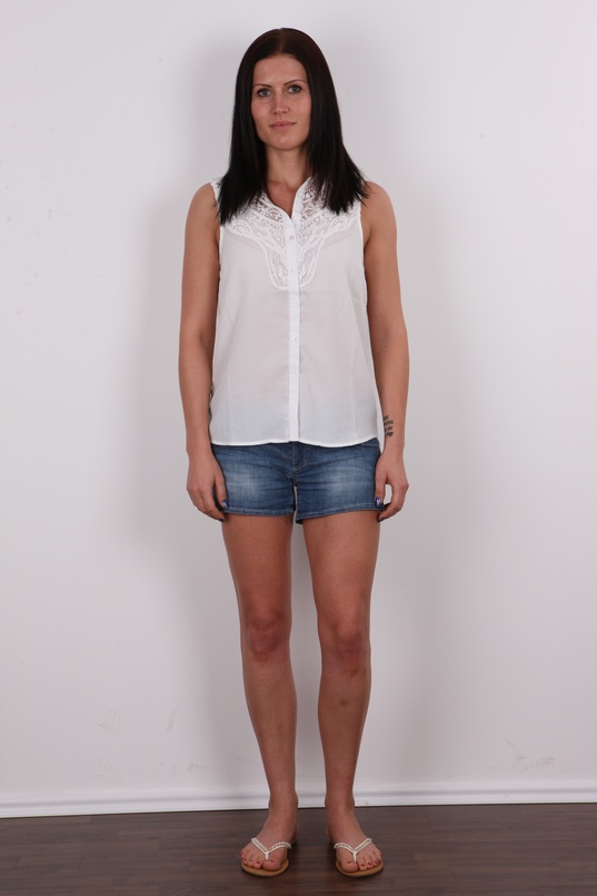 2. Download full pics of Jana (28) from czechcasting.com