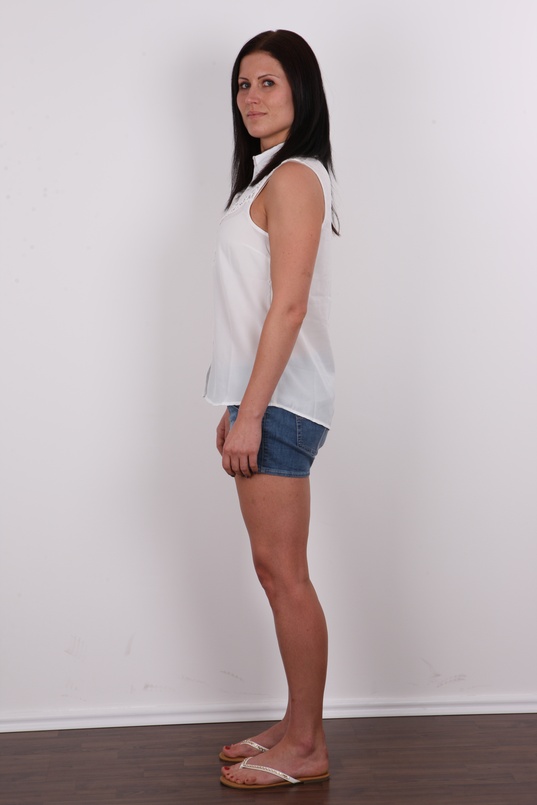 1. Download full pics of Jana (28) from czechcasting.com