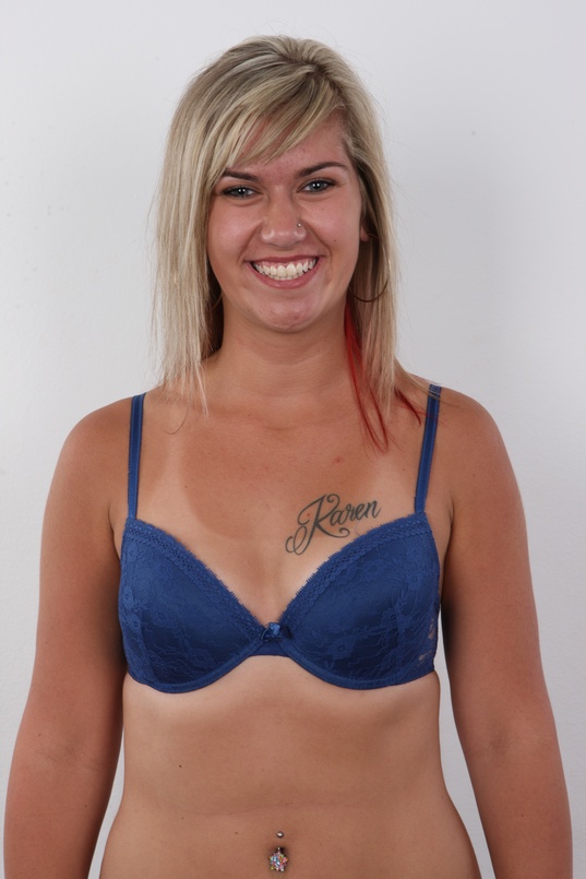 3. Download full pics of Karen (20) from czechcasting.com