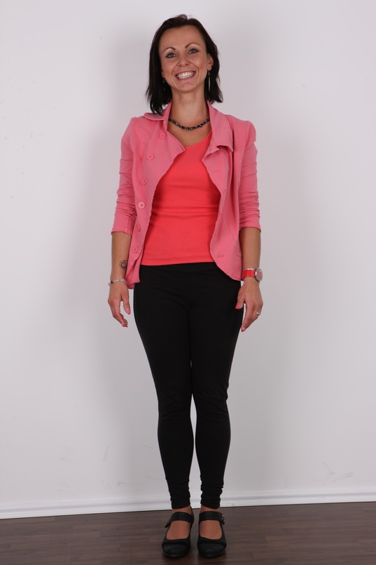 2. Download full pics of Andrea (30) from czechcasting.com