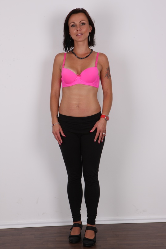 3. Download full pics of Andrea (30) from czechcasting.com