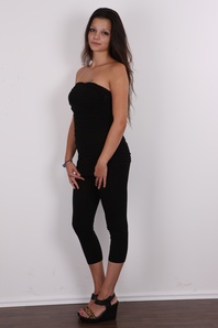 1. Download full pics of Pavlina (20) from czechcasting.com