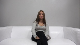 1. Download full pics of Anna (18) from czechcasting.com