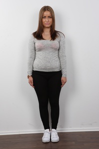 2. Download full pics of Anna (18) from czechcasting.com