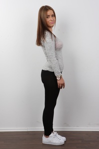 1. Download full pics of Anna (18) from czechcasting.com