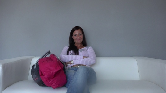 1. Download full pics of Petra (30) from czechcasting.com