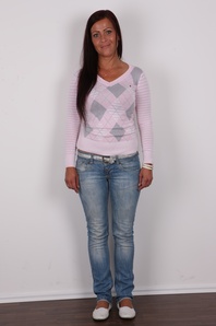 2. Download full pics of Petra (30) from czechcasting.com