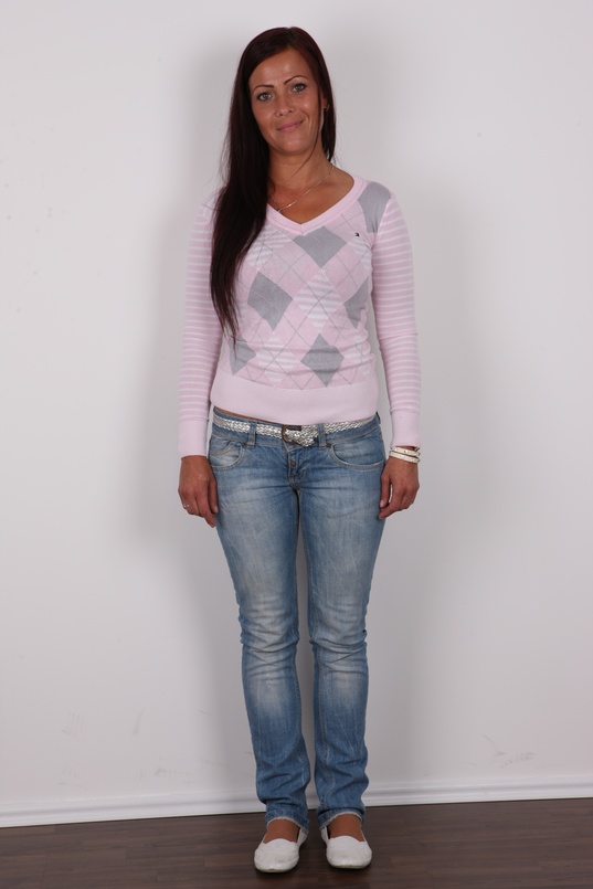 2. Download full pics of Petra (30) from czechcasting.com