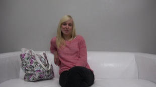 1. Download full pics of Veronika (25) from czechcasting.com