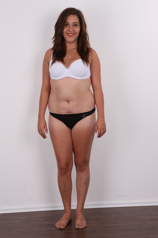 6. Download full pics of Lenka (18) from czechcasting.com