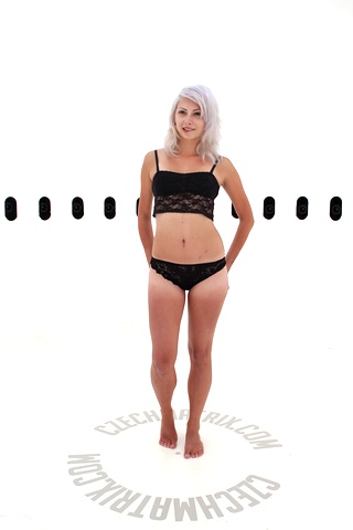 Czech Casting: Julie (21) 360°