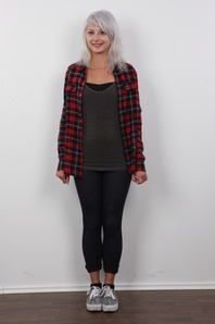 2. Download full pics of Julie (21) from czechcasting.com