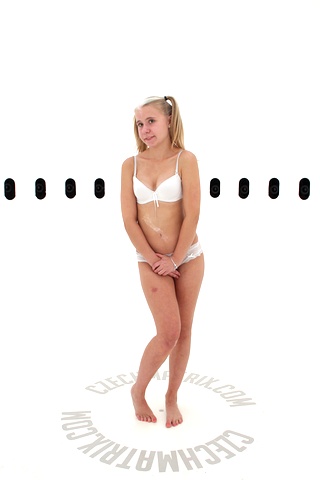 Czech Casting: Kristyna (18) 360°