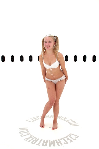 Czech Casting: Kristyna (18) 360°