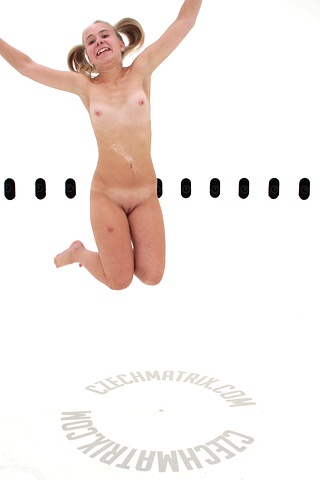 Czech Casting: Kristyna (18) 360°