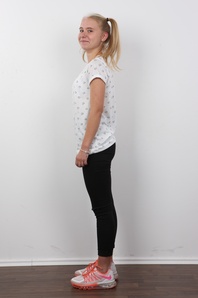 1. Download full pics of Kristyna (18) from czechcasting.com