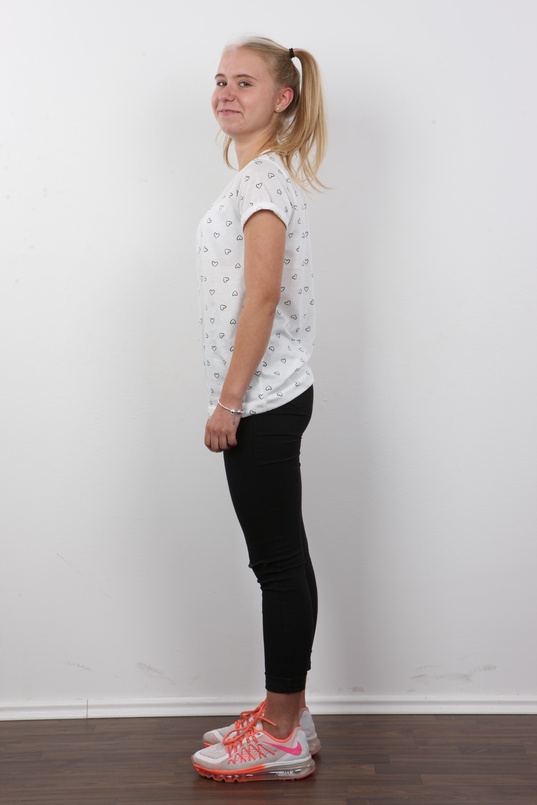 1. Download full pics of Kristyna (18) from czechcasting.com