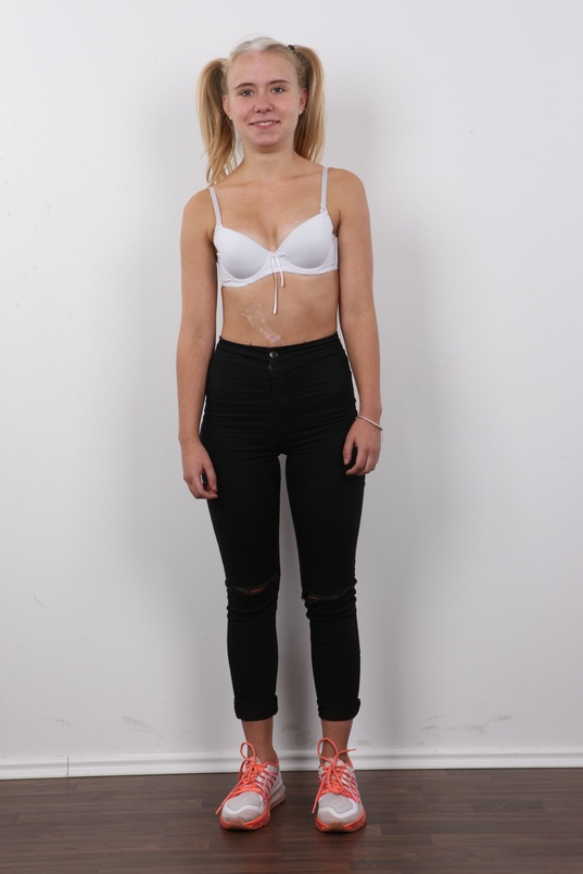 3. Download full pics of Kristyna (18) from czechcasting.com