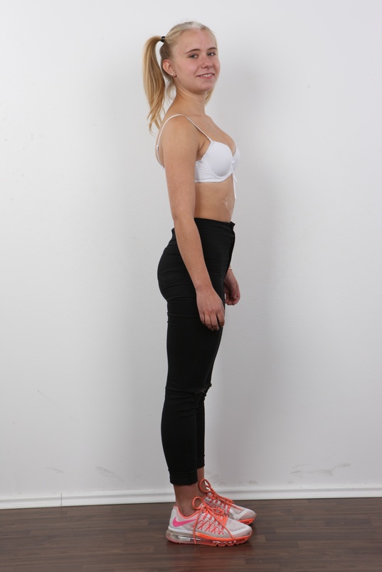 4. Download full pics of Kristyna (18) from czechcasting.com