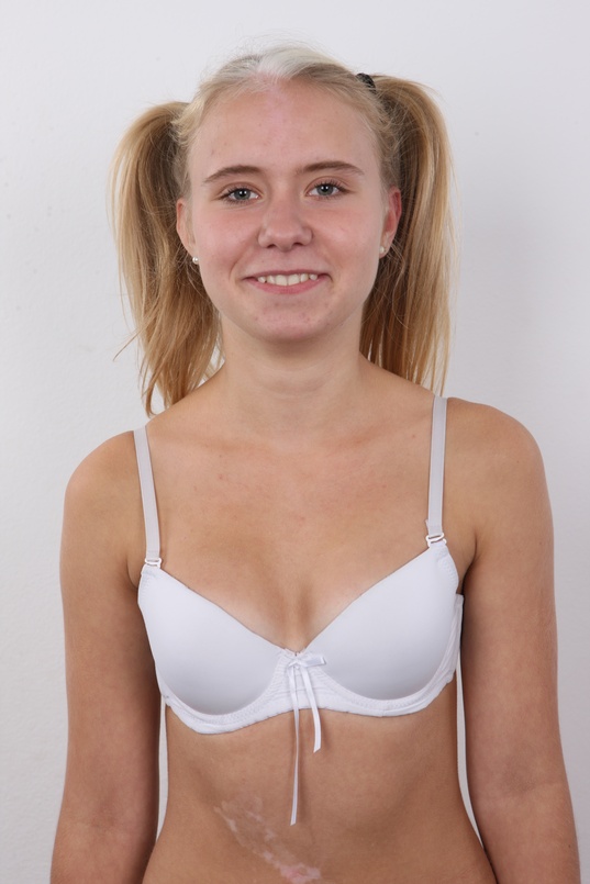 8. Download full pics of Kristyna (18) from czechcasting.com