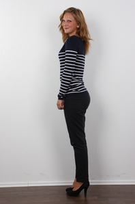 1. Download full pics of Jana (20) from czechcasting.com