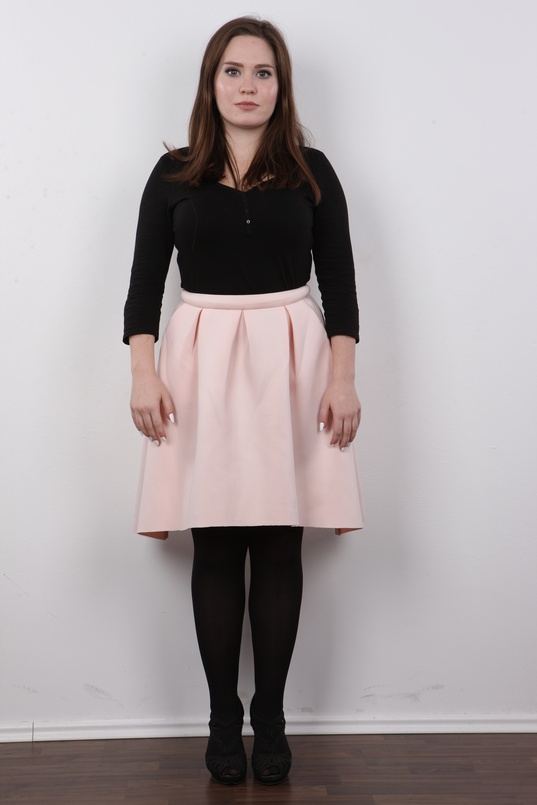 2. Download full pics of Eliska (19) from czechcasting.com