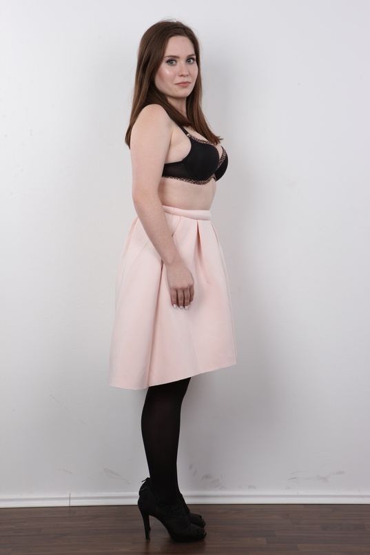 1. Download full pics of Eliska (19) from czechcasting.com