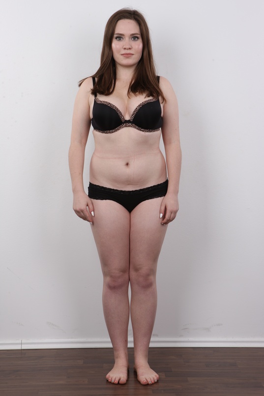 3. Download full pics of Eliska (19) from czechcasting.com