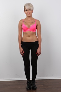 4. Download full pics of Simona (26) from czechcasting.com