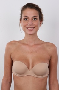 4. Download full pics of Nikola (23) from czechcasting.com