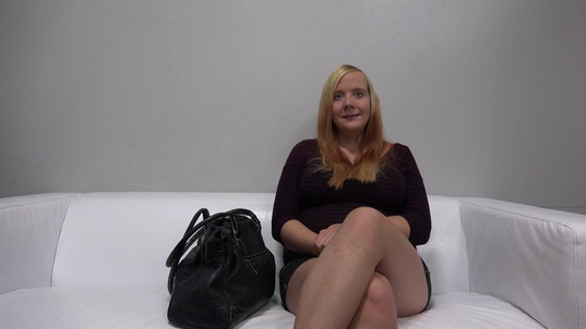 1. Download full pics of Pavlina (23) from czechcasting.com