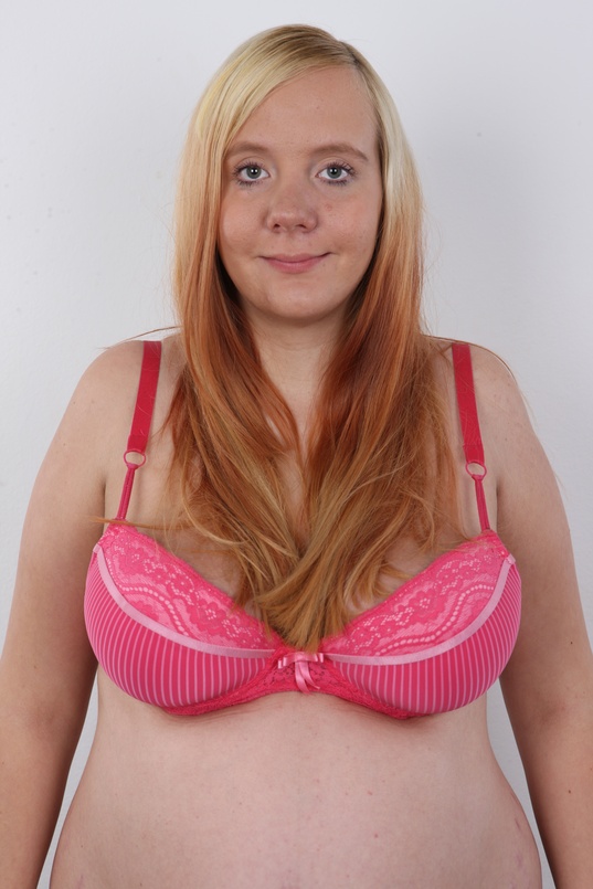 3. Download full pics of Pavlina (23) from czechcasting.com