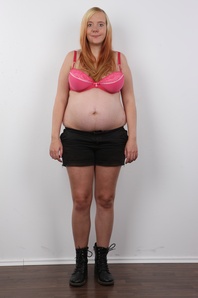 4. Download full pics of Pavlina (23) from czechcasting.com