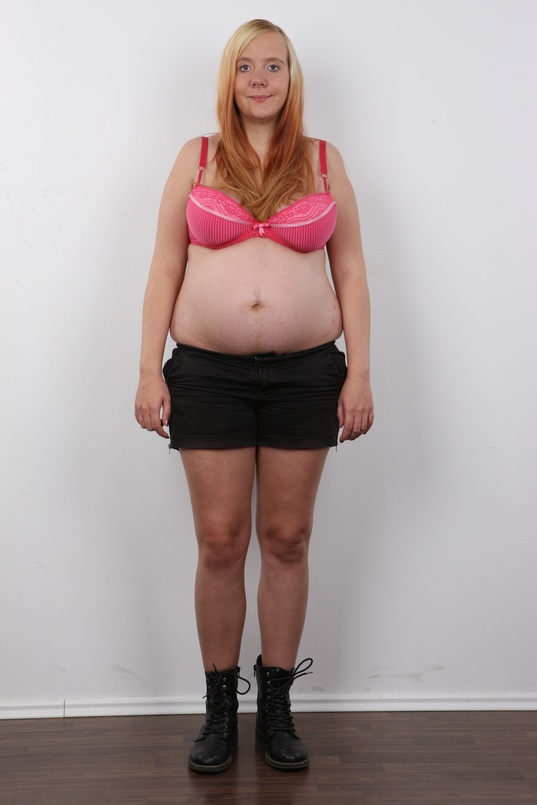 4. Download full pics of Pavlina (23) from czechcasting.com