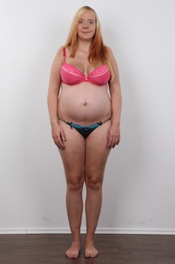 6. Download full pics of Pavlina (23) from czechcasting.com