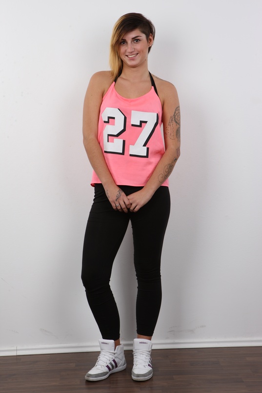 2. Download full pics of Veronika (21) from czechcasting.com